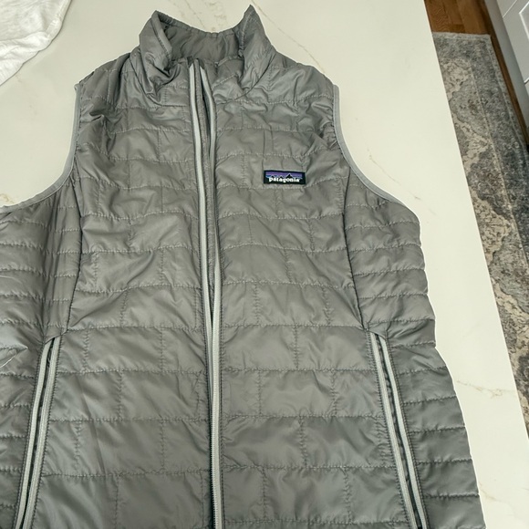 Women’s Patagonia nano puffer vest size M, like new condition - Picture 2 of 7